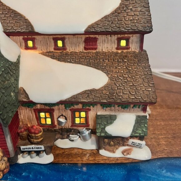 Dept 56 New England Village "Harper's Farm" 56605 Retired - Picture 4 of 12